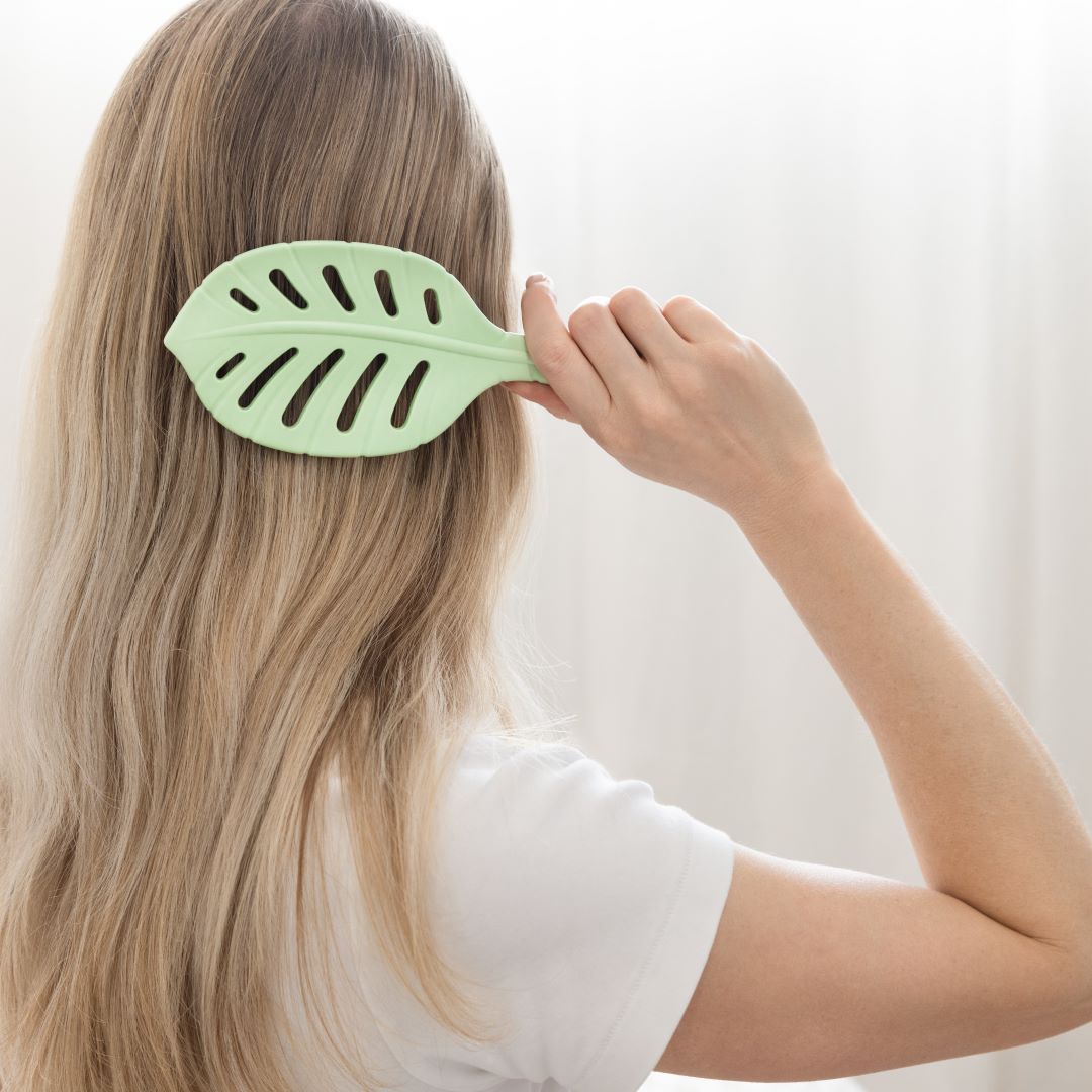 SHAMPOO, CONDITIONER &amp; HAIR BRUSH BUNDLE